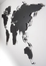 Weltkarte Eisenglimmer vor einer weißen Wand (Ansicht Rechts)