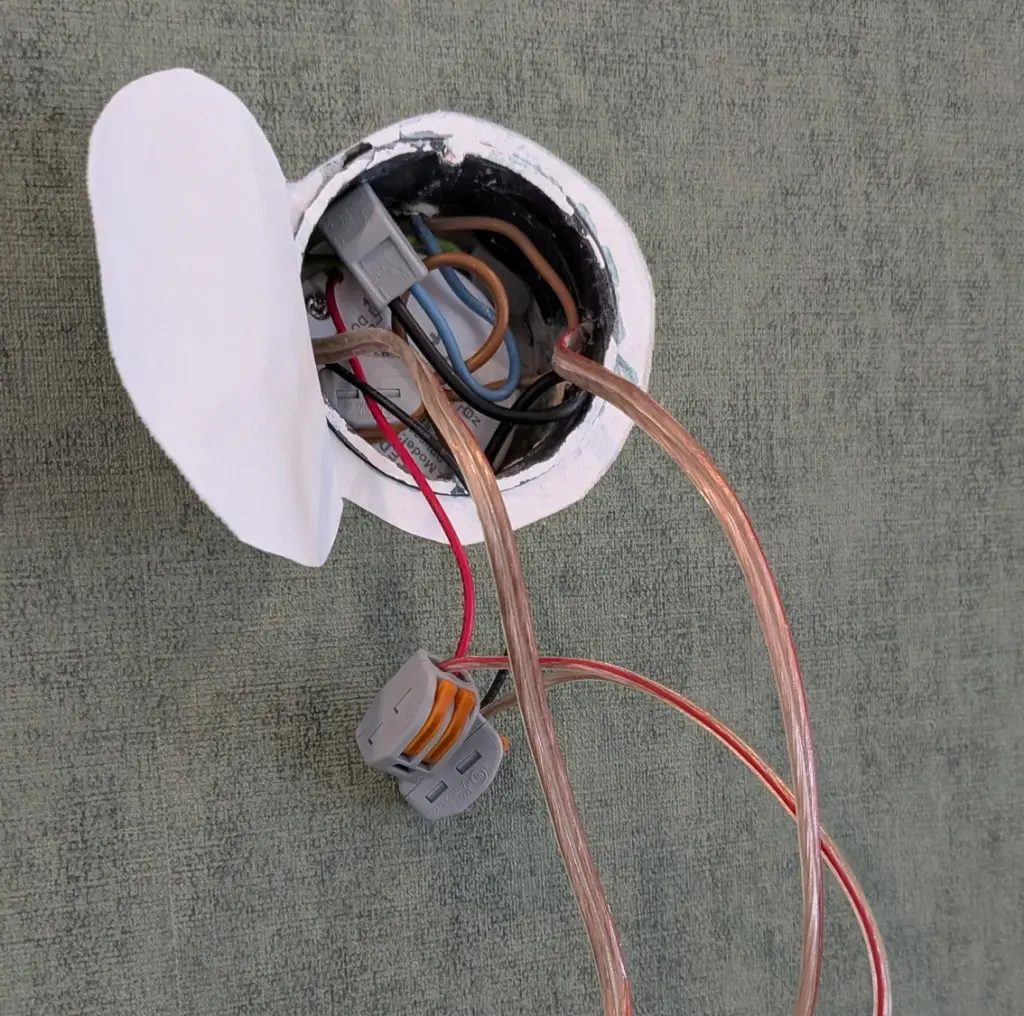 Verteilerdose für beleuchtete Weltkarte