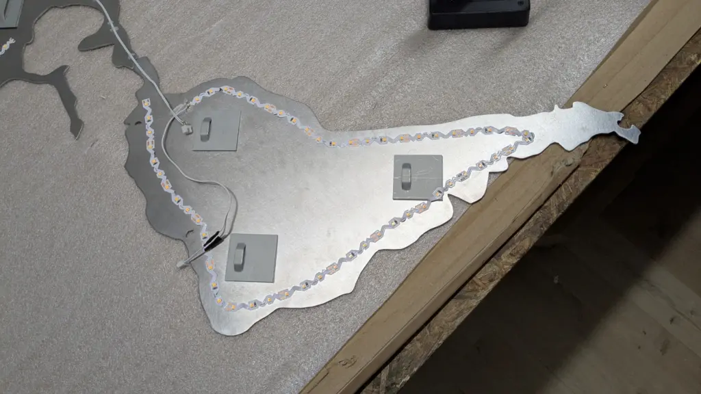 Weltkarte beleuchtet aus Edelstahl mit LED-Hinterleuchtung